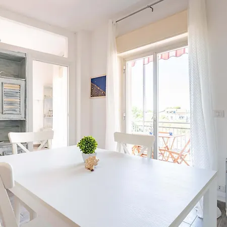Guesthost - Seaside Escape - Cozy In * Giardini Naxos