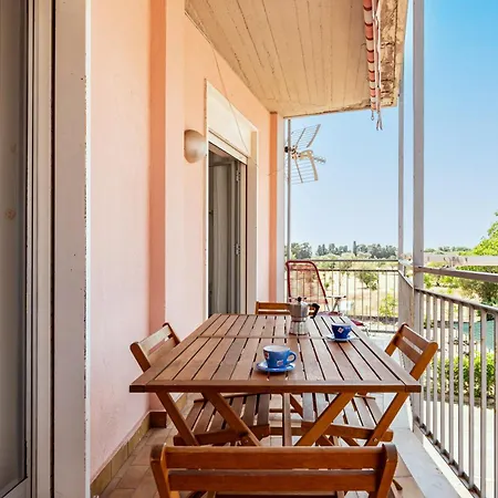 Апартаменты Seaside Escape - Cozy In